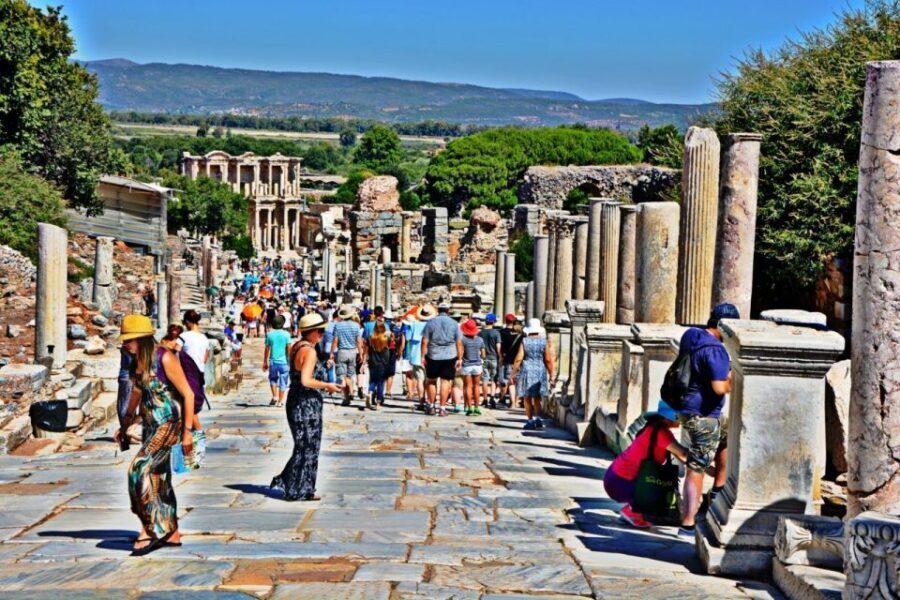 Ephesus: Private Full-Day Tour From Kusadası - Guide quality and languages: getting more out of the ruins