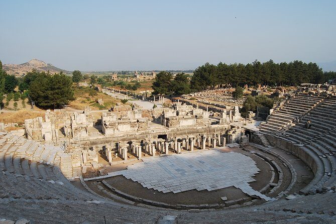 SKIP-THE-LINE: Group & Private Ephesus Tour ENTRY FEE & LUNCH - Golden Fringe Lunch at a Carpet-Weaving Village (and the Craft-Stop Reality)
